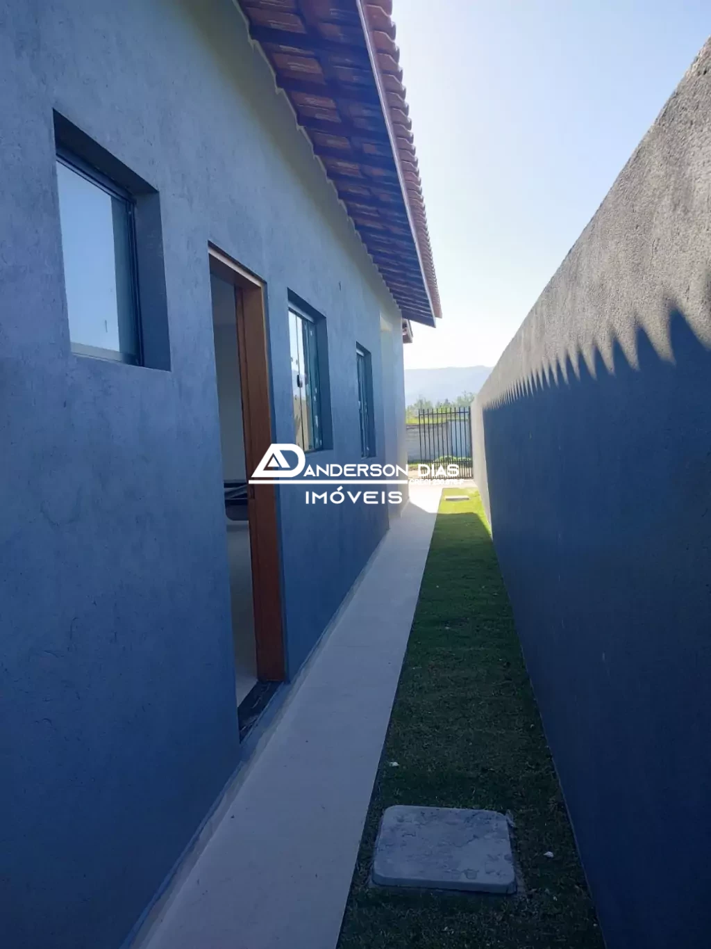 Casa recém construída á venda com 2 dormitórios, 1 suíte no Bairro Golfinho-  Caraguatatuba-SP