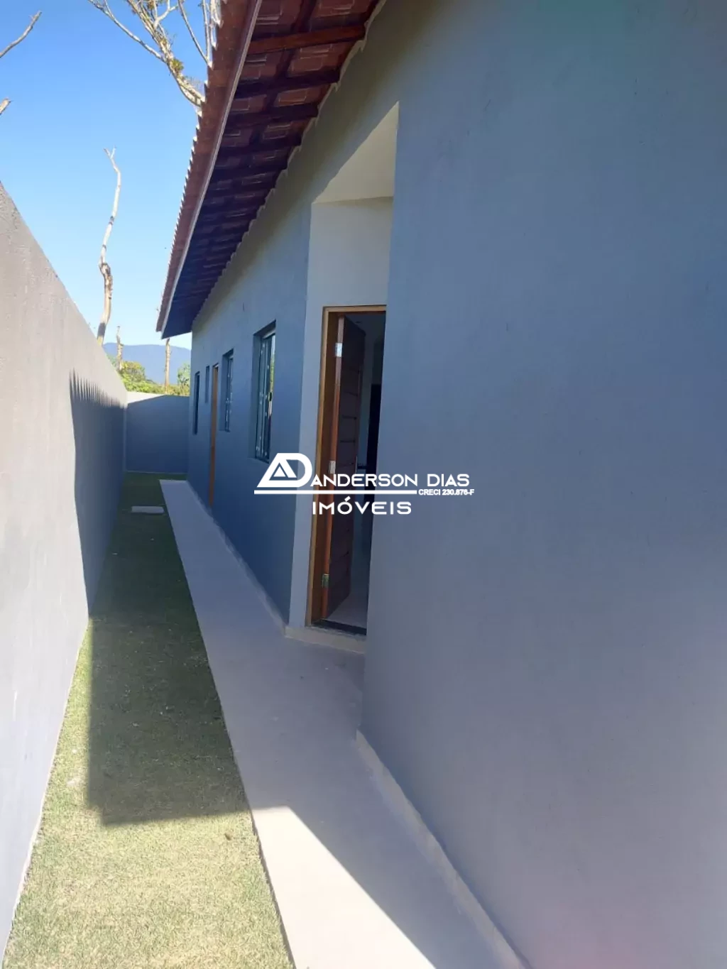 Casa recém construída á venda com 2 dormitórios, 1 suíte no Bairro Golfinho-  Caraguatatuba-SP