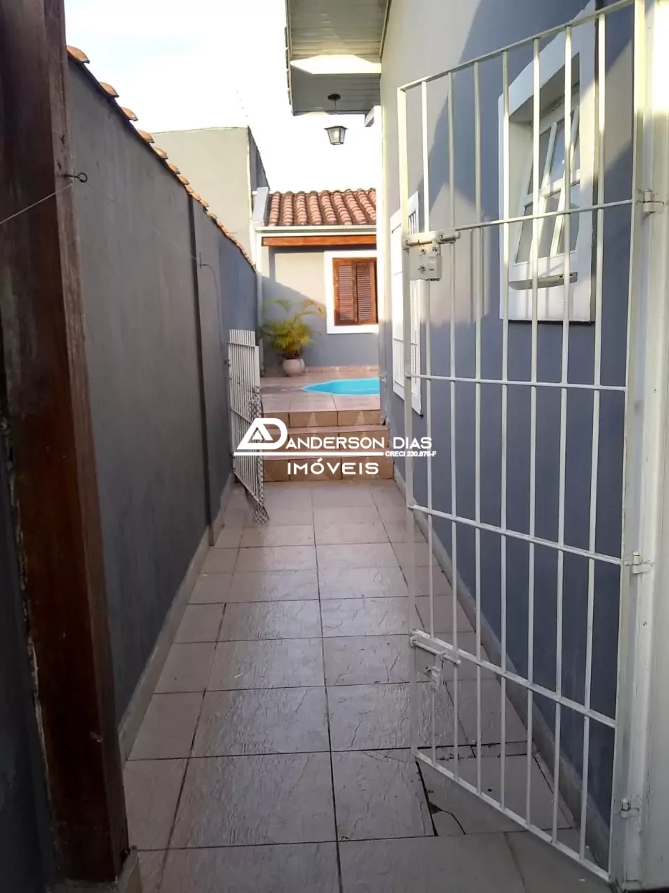 Casa a venda no Bairro Martim de Sá com 2 Dormitórios, 1 Suíte, Piscina e Edícula por R$ 790 mil- Caraguatatuba-SP