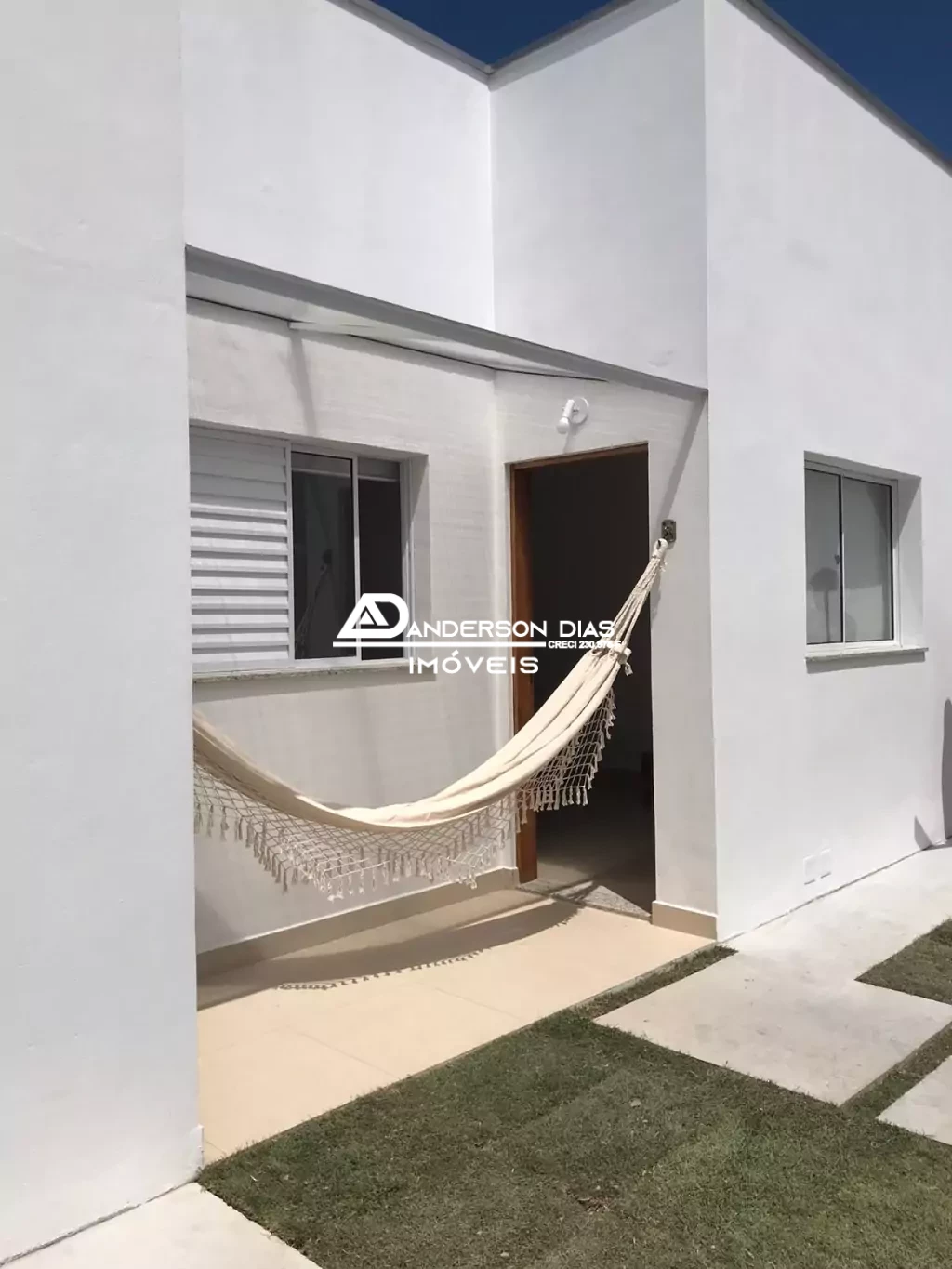 Casa para Locação Definitiva com 2 Dormitório com 70,00m²  por R$  1.700,00 - Golfinho - Caraguatatuba/SP