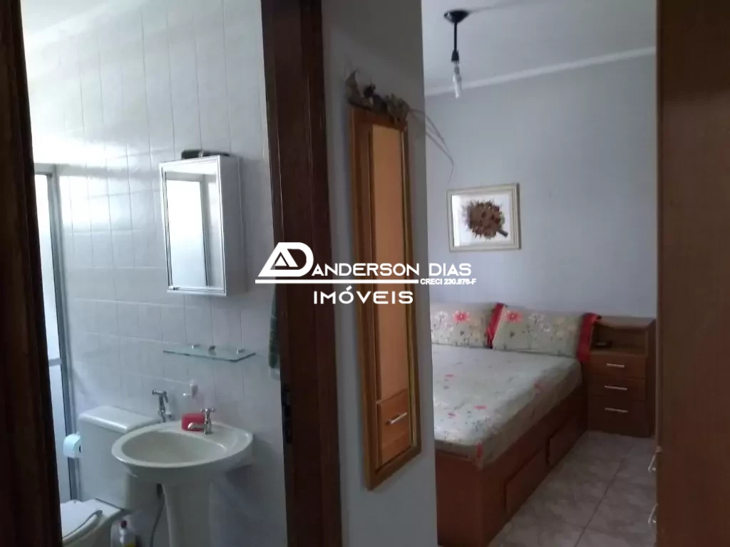 Apartamento em Condomínio com 2 dormitórios, 800 metros da praia com 65,00m² para locação definitiva por R$1.500,00 - Ba