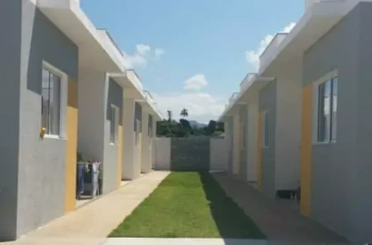 Casa com 2 dormitórios à venda, 56 m² por R$ 235.000 - Balneário dos Golfinhos - Caraguatatuba/SP
