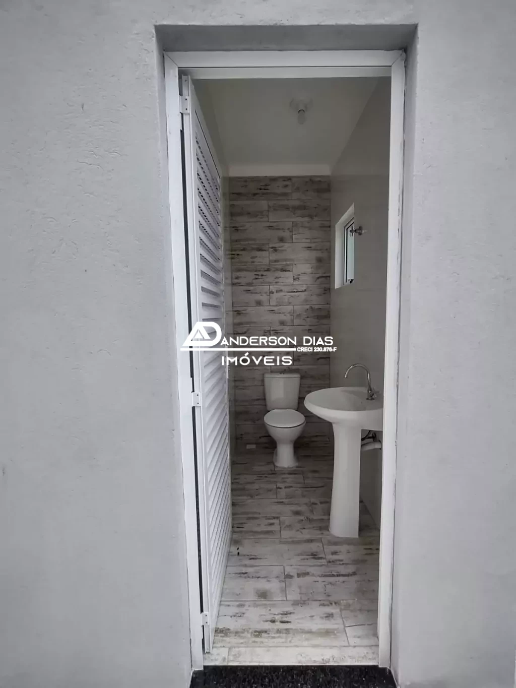Casa em Condomínio com 1 dormitórios com 55,00m² para locação definitiva por R$1.400,00 - Praia das Palmeiras - Caraguat